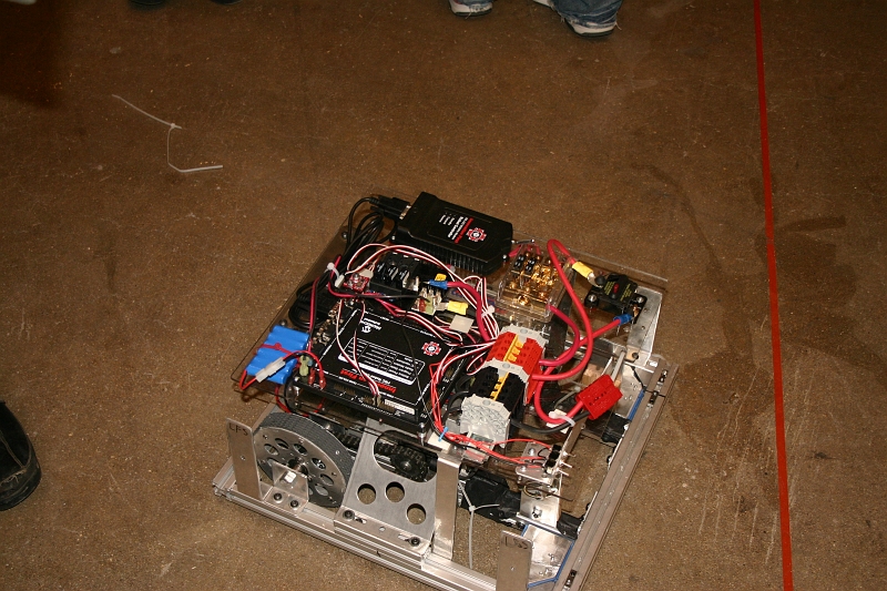 IMG_2646.JPG - A small robot.